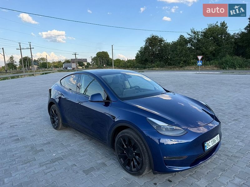 Позашляховик / Кросовер Tesla Model Y 2023 в Золочеві