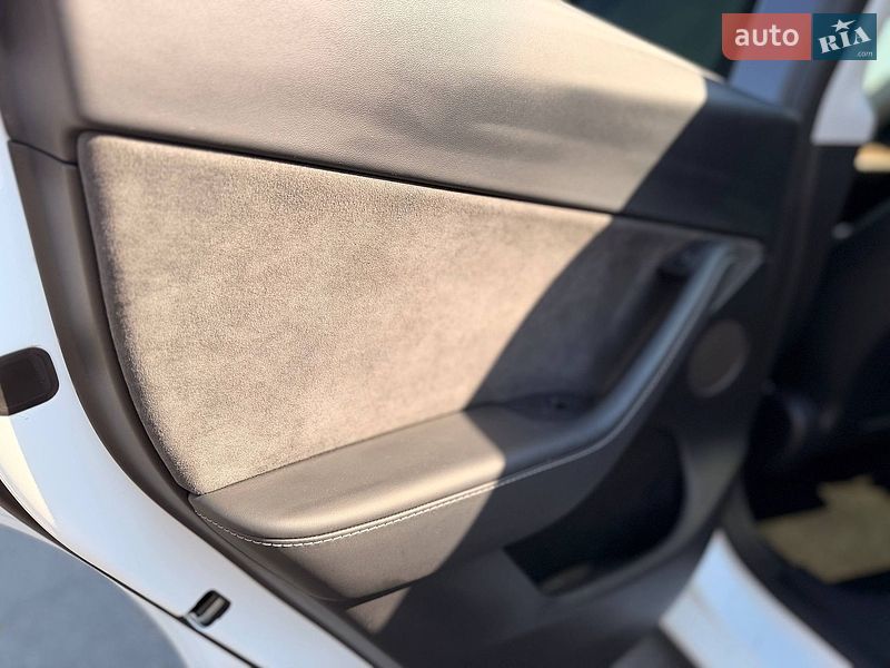 Позашляховик / Кросовер Tesla Model Y 2023 в Кривому Розі