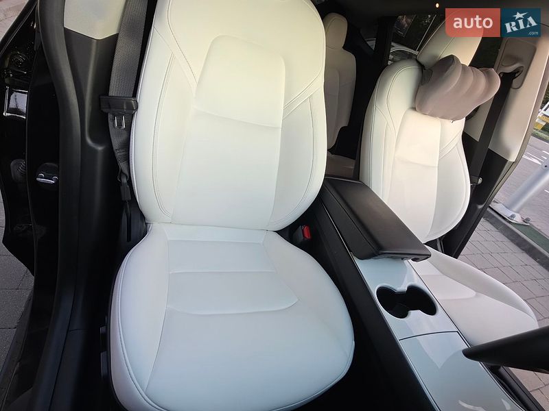 Позашляховик / Кросовер Tesla Model Y 2020 в Івано-Франківську