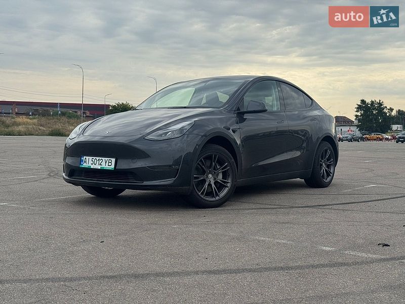 Tesla Model Y 2025