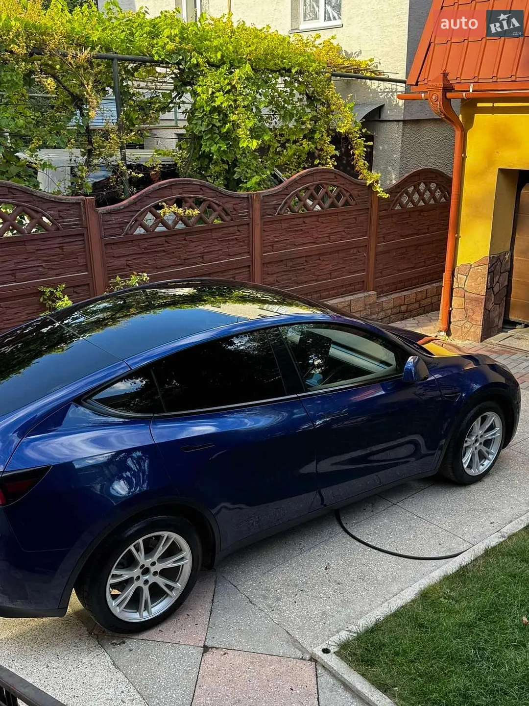 2020 Tesla Model Y - мініатюра 2