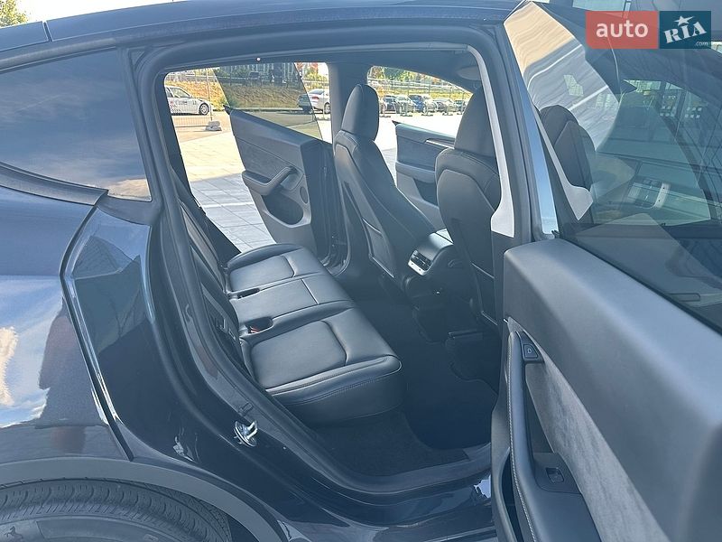 Внедорожник / Кроссовер Tesla Model Y 2024 в Киеве