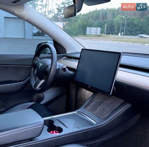 Позашляховик / Кросовер Tesla Model Y 2021 в Харкові