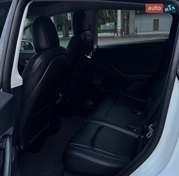 Позашляховик / Кросовер Tesla Model Y 2021 в Харкові
