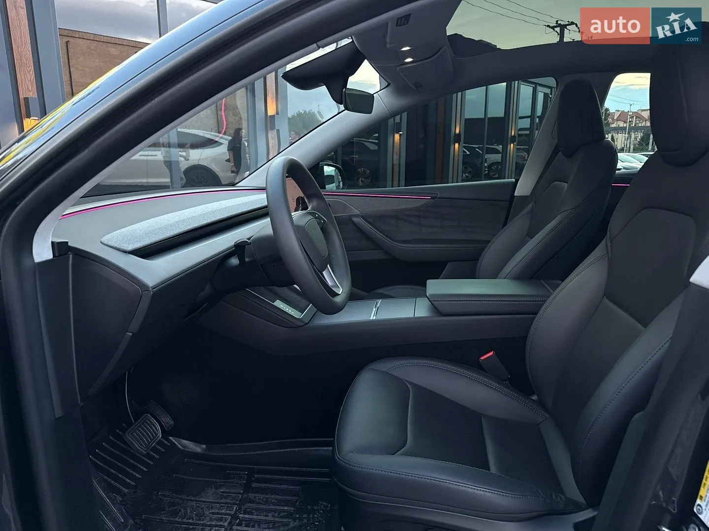 2025 Tesla Model Y - мініатюра 10