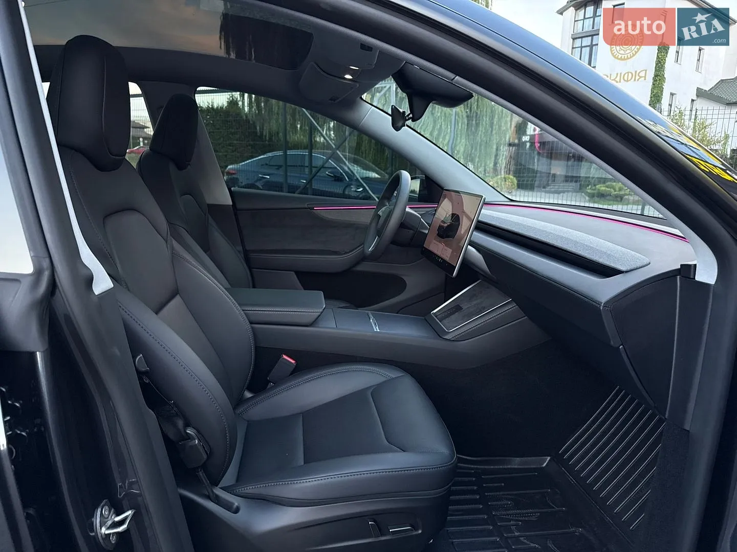2025 Tesla Model Y - мініатюра 24