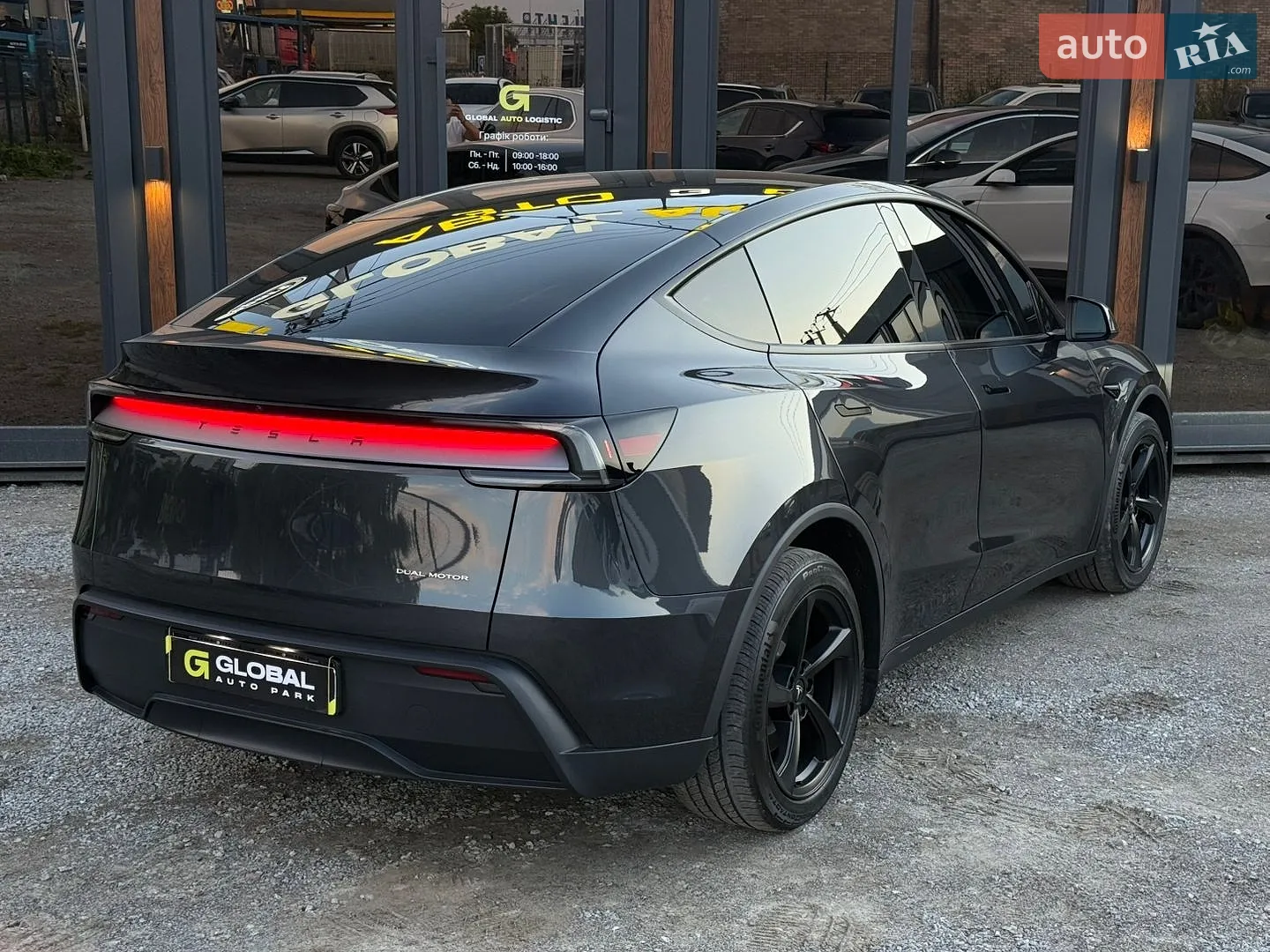 2025 Tesla Model Y - мініатюра 28