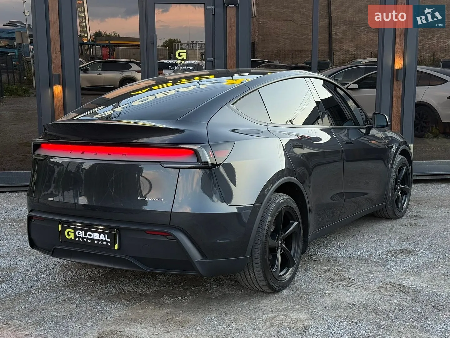 2025 Tesla Model Y - мініатюра 27