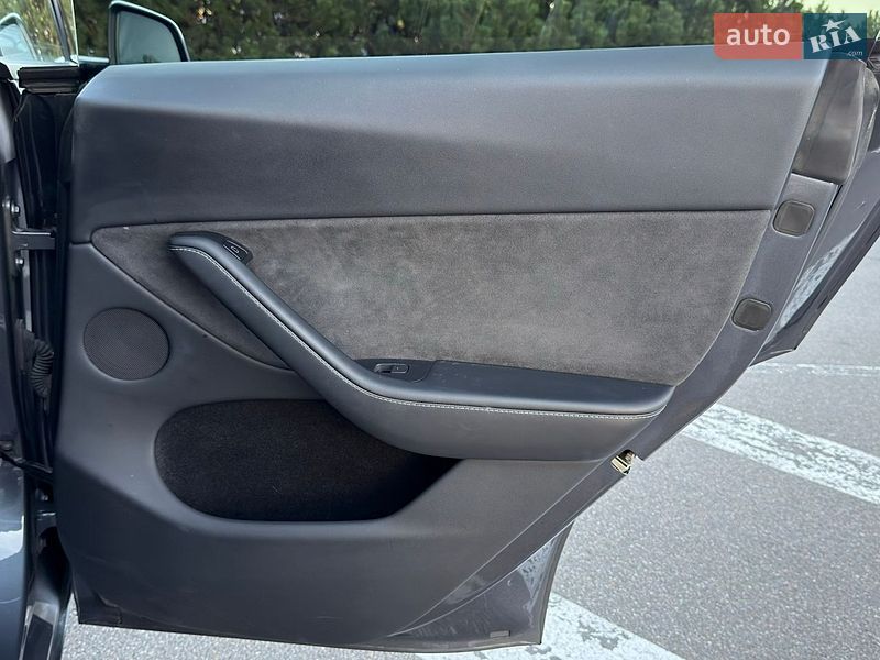 Позашляховик / Кросовер Tesla Model Y 2023 в Києві