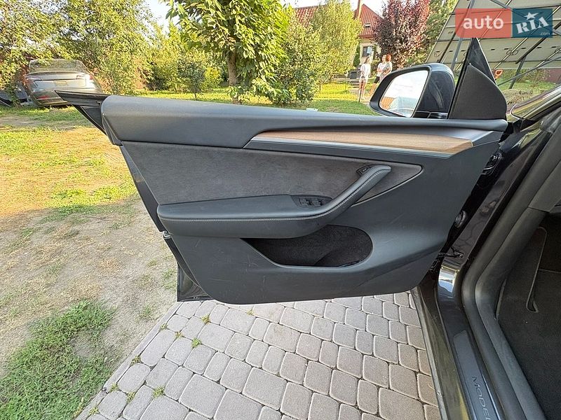 Позашляховик / Кросовер Tesla Model Y 2024 в Новояворівську фото 27 Позашляховик / Кросовер Tesla Model Y 2024 в Новояворівську