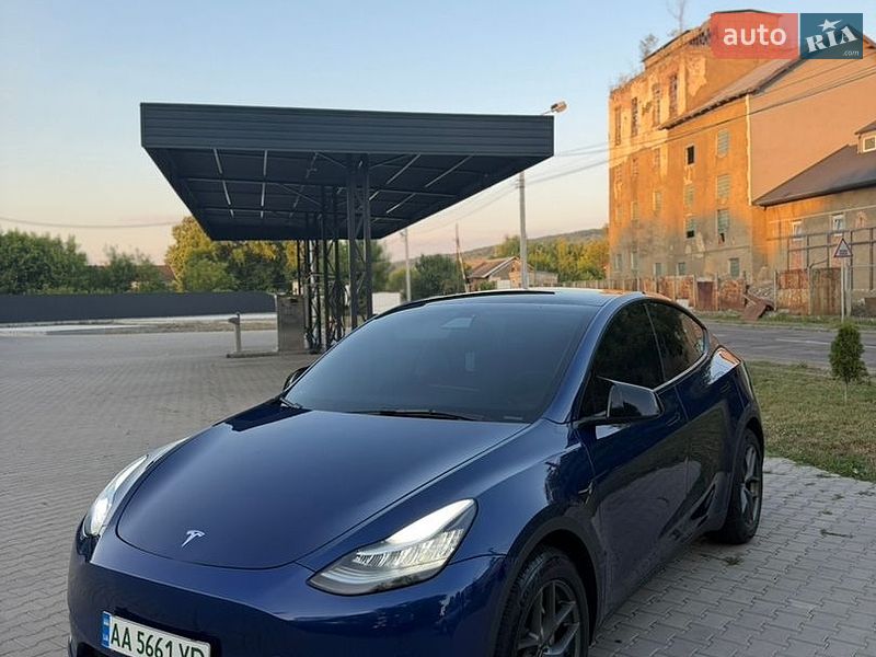 Позашляховик / Кросовер Tesla Model Y 2021 в Чернівцях