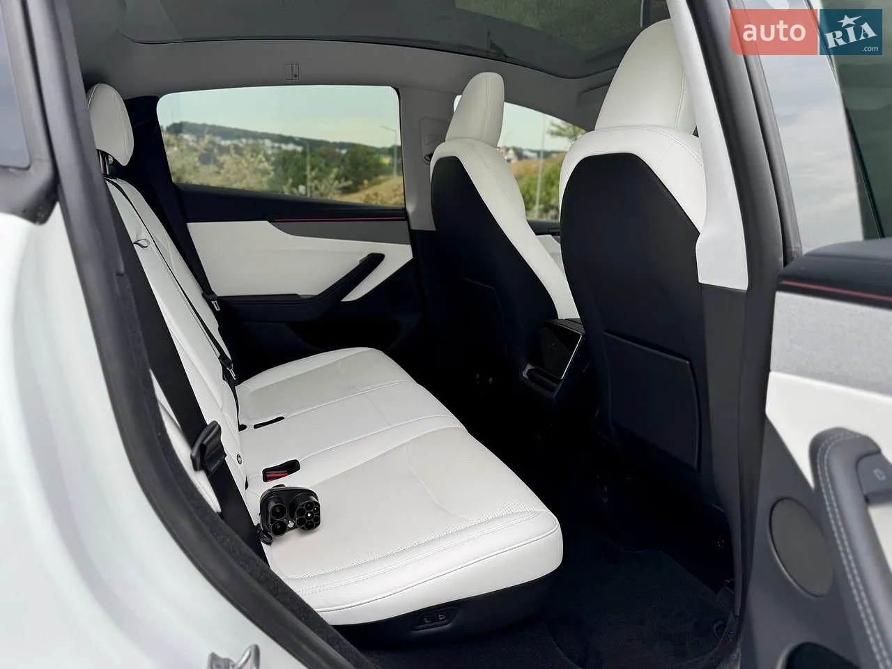 2025 Tesla Model Y - мініатюра 5