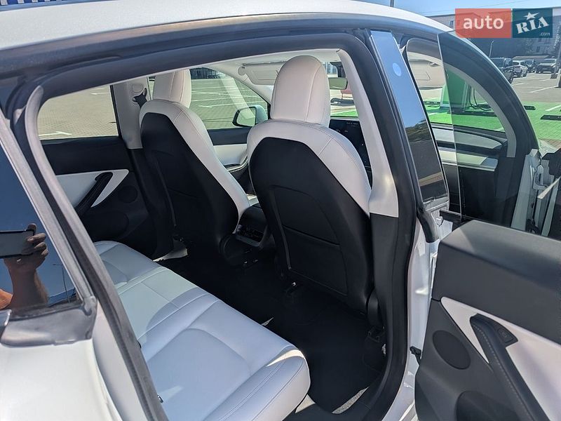 Позашляховик / Кросовер Tesla Model Y 2021 в Тернополі