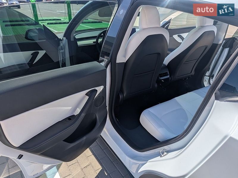 Позашляховик / Кросовер Tesla Model Y 2021 в Тернополі