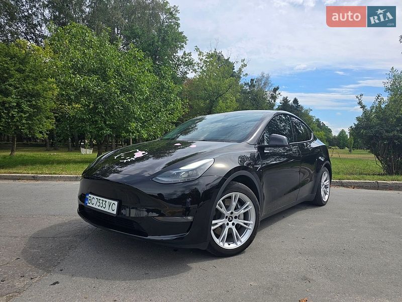 Tesla Model Y 2023