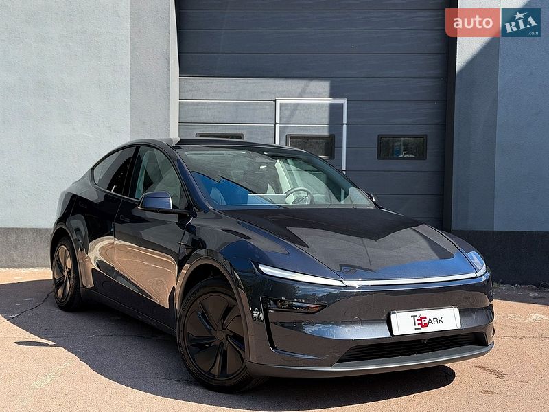 Tesla Model Y 2025