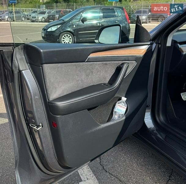 Позашляховик / Кросовер Tesla Model Y 2023 в Кривому Розі фото 13 Позашляховик / Кросовер Tesla Model Y 2023 в Кривому Розі