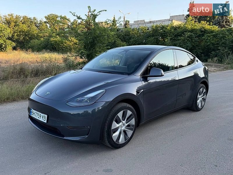 Tesla Model Y, фото з оголошення