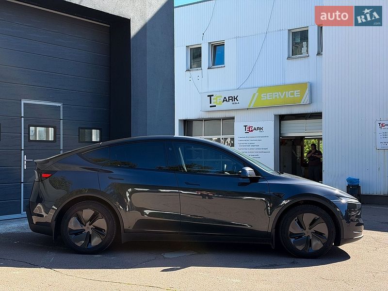 Позашляховик / Кросовер Tesla Model Y 2025 в Києві