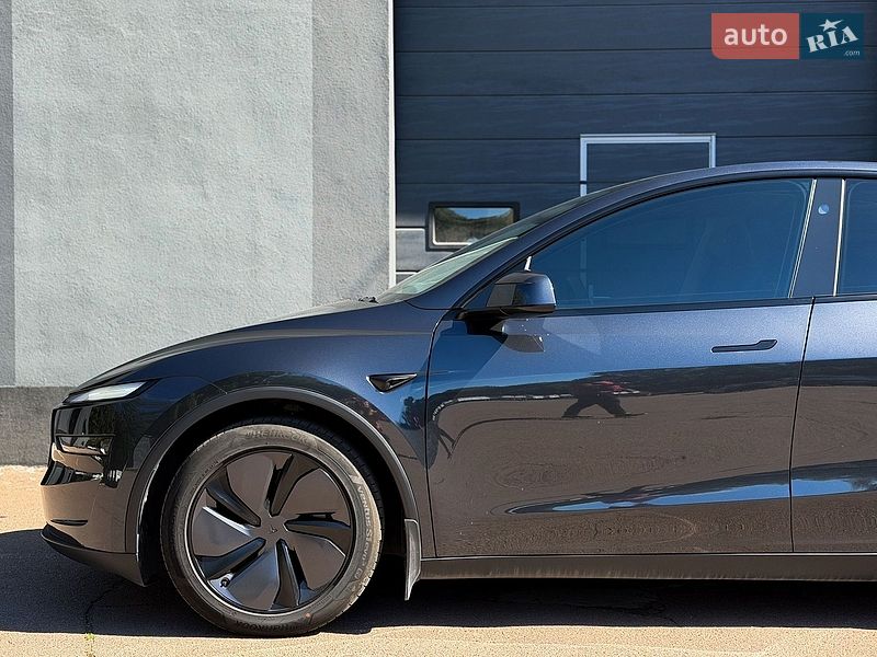 Позашляховик / Кросовер Tesla Model Y 2025 в Києві
