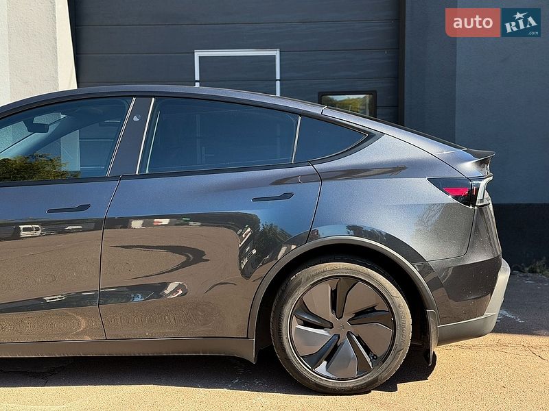 Позашляховик / Кросовер Tesla Model Y 2025 в Києві