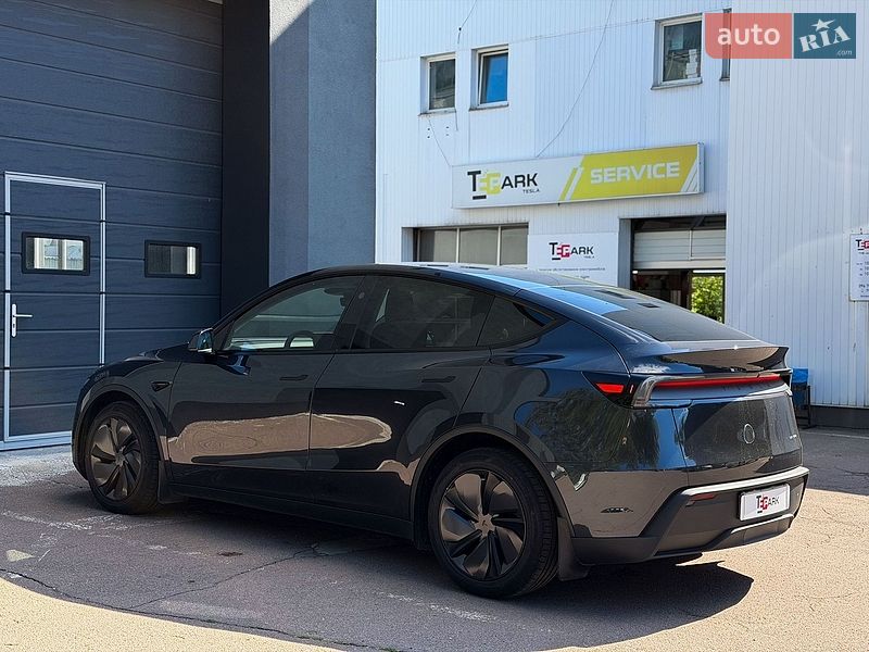 Позашляховик / Кросовер Tesla Model Y 2025 в Києві