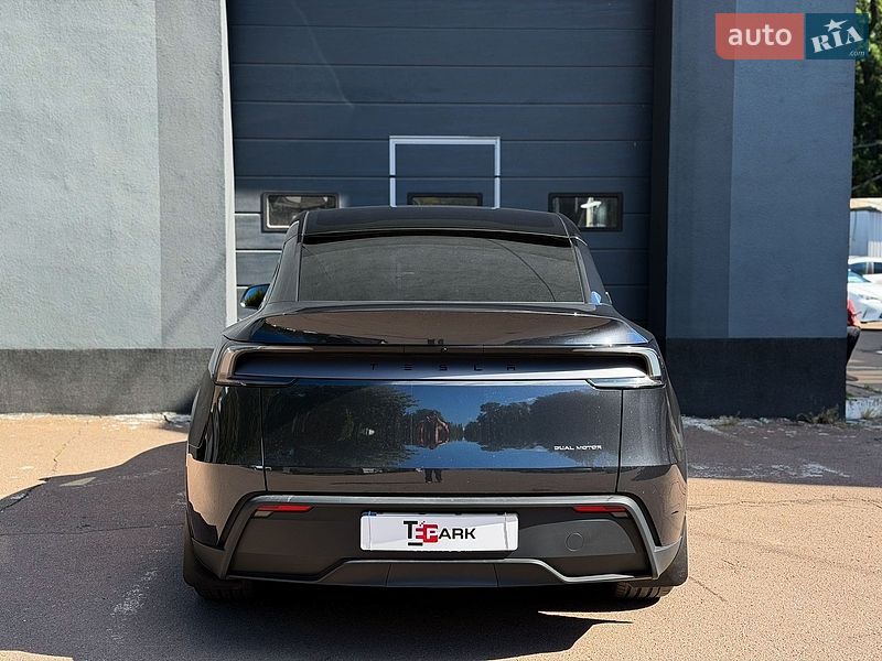 Позашляховик / Кросовер Tesla Model Y 2025 в Києві