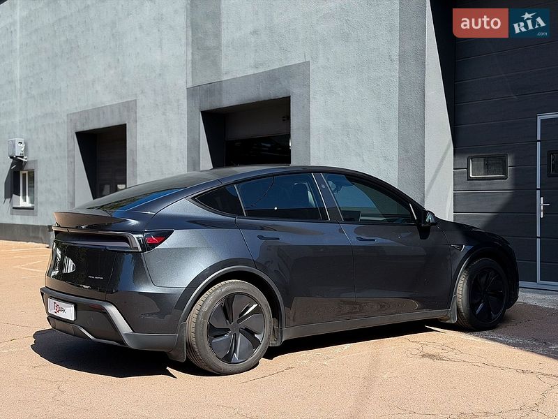 Позашляховик / Кросовер Tesla Model Y 2025 в Києві