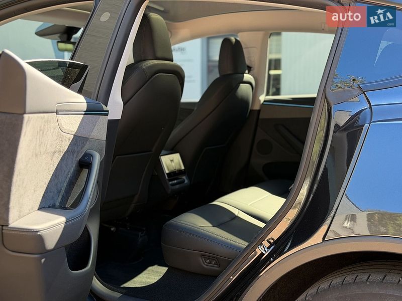 Позашляховик / Кросовер Tesla Model Y 2025 в Києві