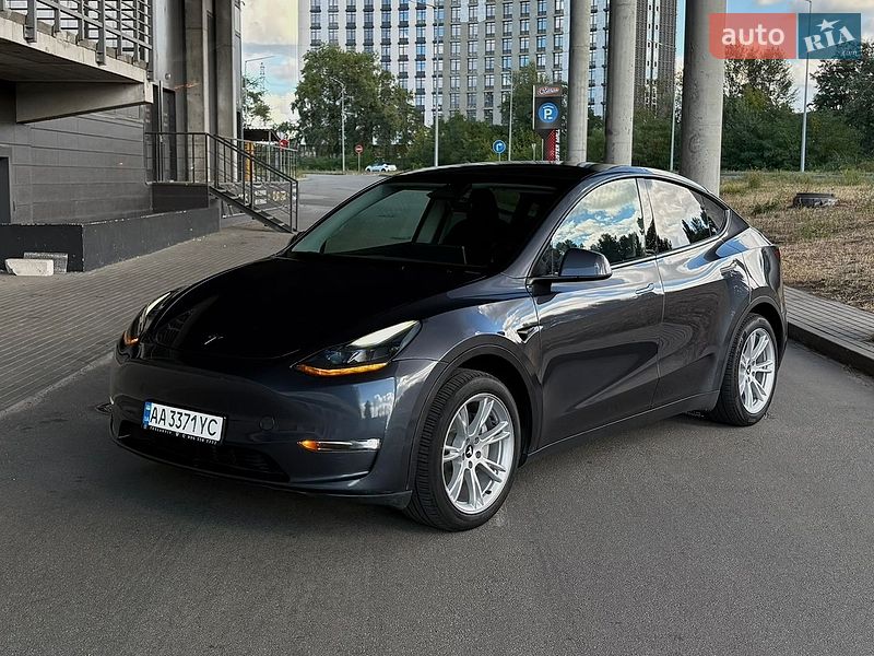 Tesla Model Y 2023