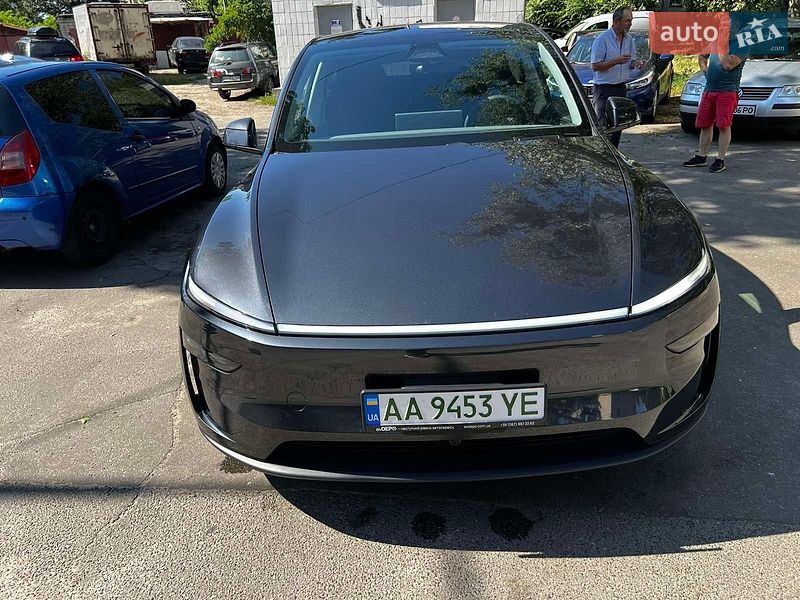 Позашляховик / Кросовер Tesla Model Y 2025 в Києві