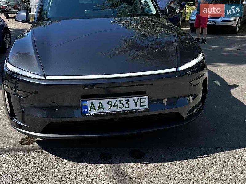 Позашляховик / Кросовер Tesla Model Y 2025 в Києві