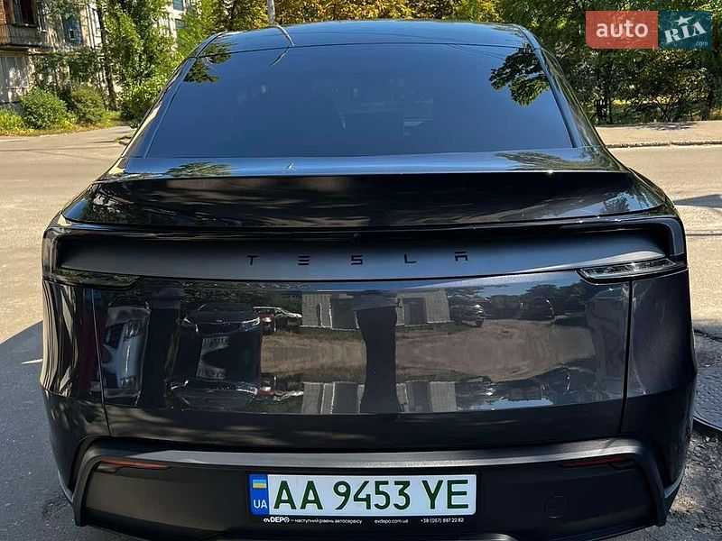 Позашляховик / Кросовер Tesla Model Y 2025 в Києві