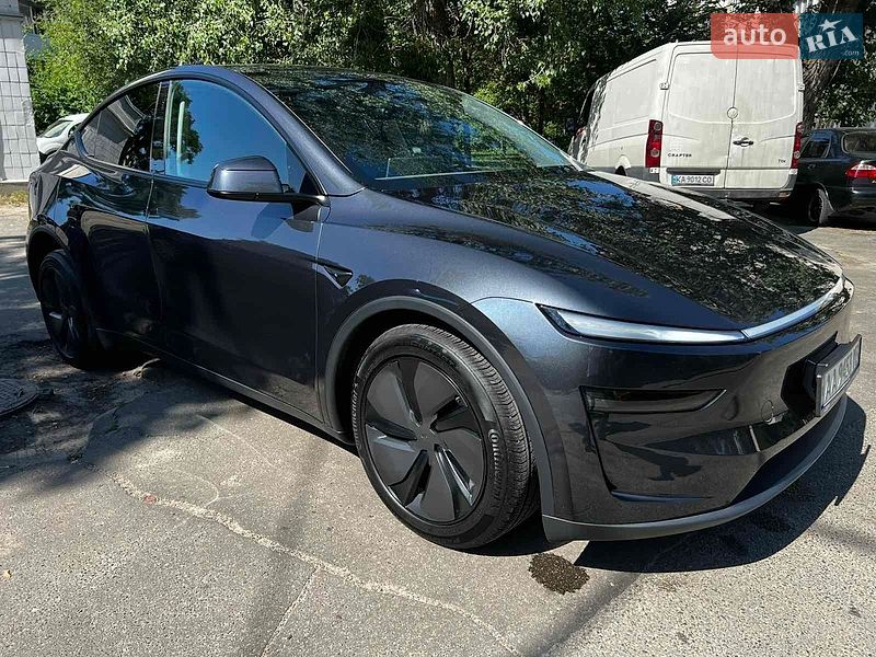 Позашляховик / Кросовер Tesla Model Y 2025 в Києві