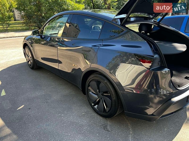 Позашляховик / Кросовер Tesla Model Y 2025 в Києві