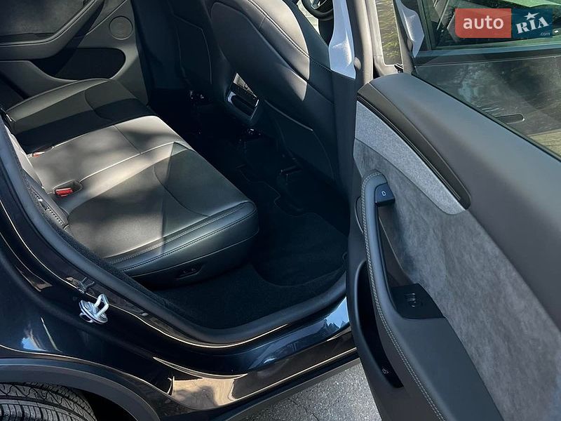 Позашляховик / Кросовер Tesla Model Y 2025 в Києві