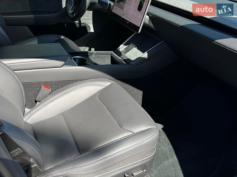 Позашляховик / Кросовер Tesla Model Y 2025 в Києві