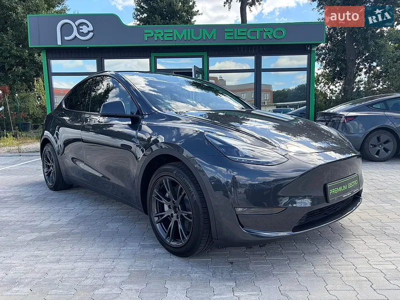 Tesla Model Y 2025