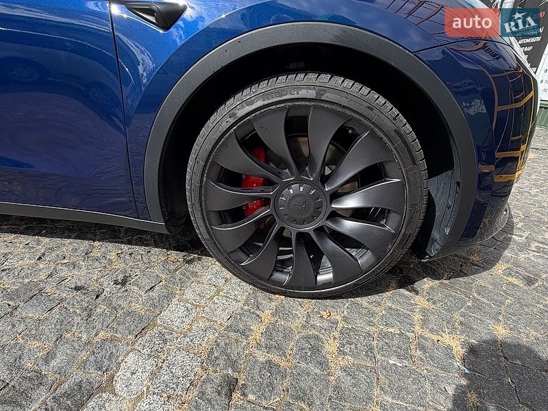 Позашляховик / Кросовер Tesla Model Y 2023 в Золочеві