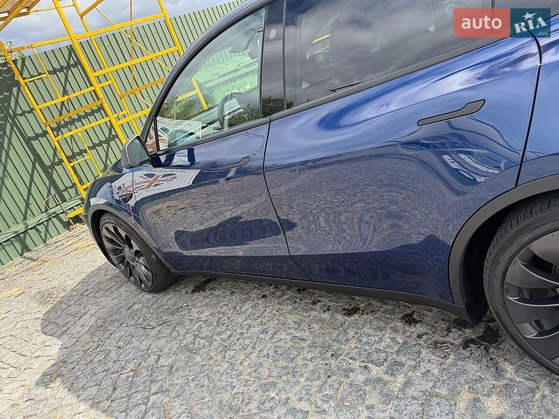 Позашляховик / Кросовер Tesla Model Y 2023 в Золочеві