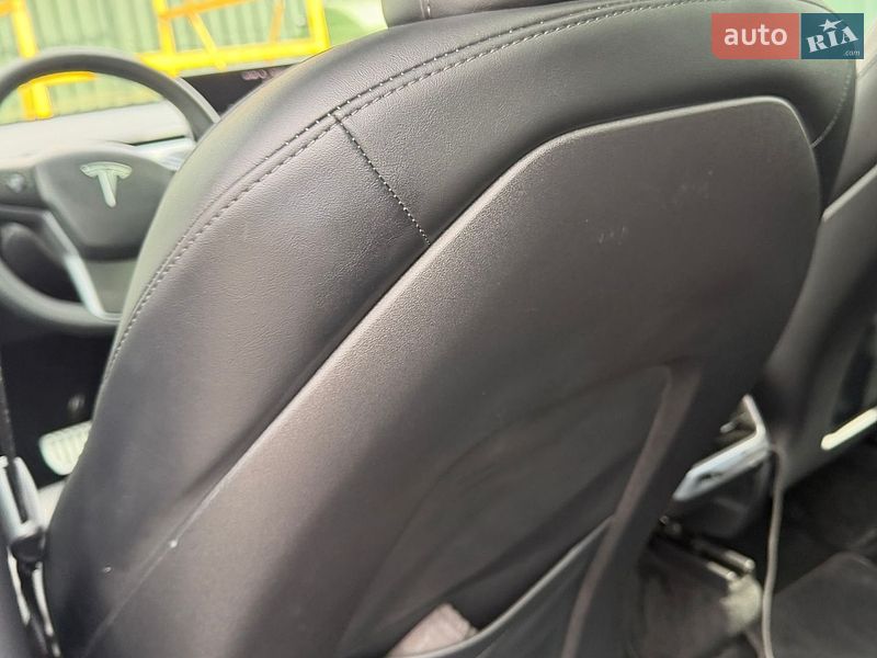 Позашляховик / Кросовер Tesla Model Y 2023 в Золочеві