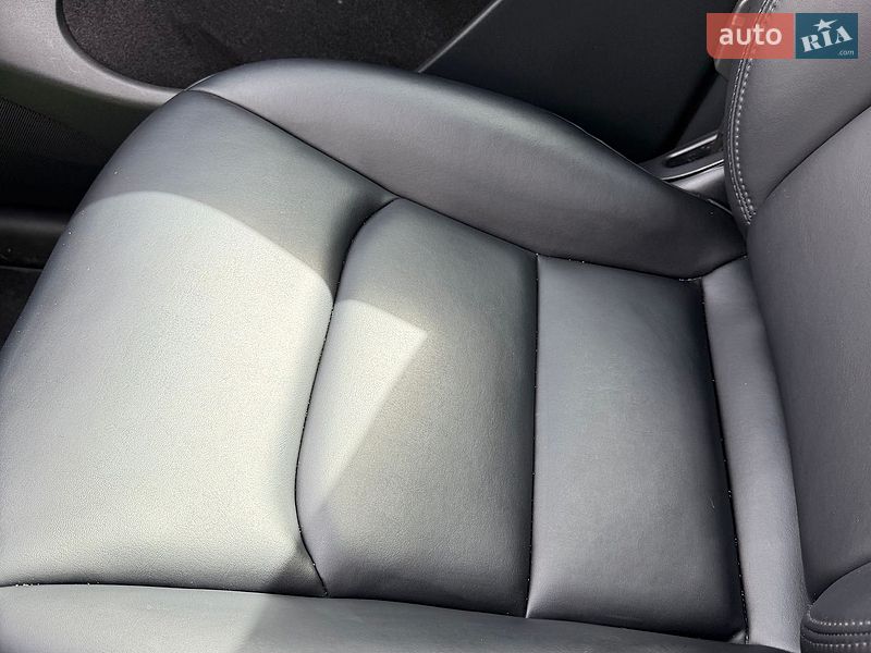 Позашляховик / Кросовер Tesla Model Y 2023 в Золочеві