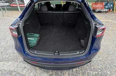 Позашляховик / Кросовер Tesla Model Y 2023 в Золочеві