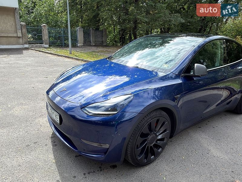 Позашляховик / Кросовер Tesla Model Y 2023 в Золочеві