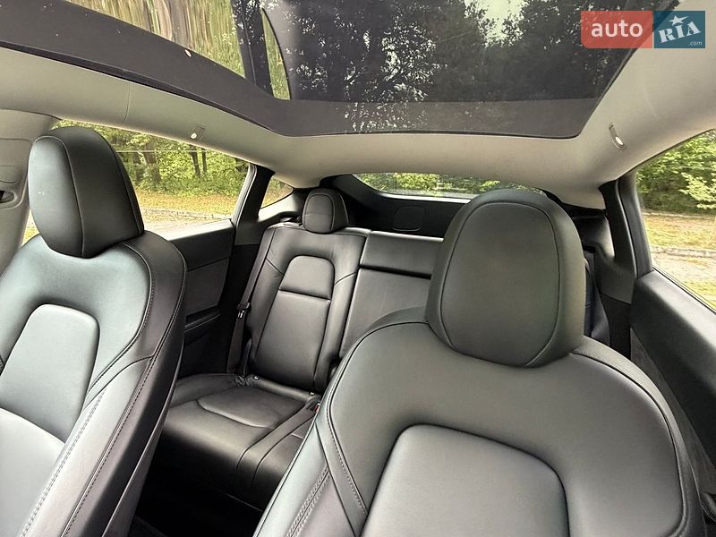 Позашляховик / Кросовер Tesla Model Y 2023 в Золочеві