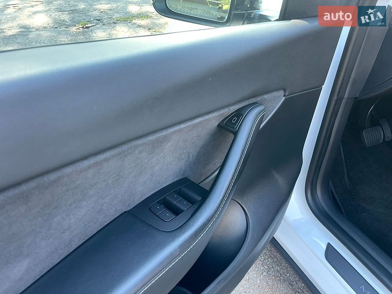 Внедорожник / Кроссовер Tesla Model Y 2021 в Чернигове