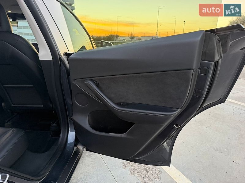 Позашляховик / Кросовер Tesla Model Y 2022 в Києві фото 10 Позашляховик / Кросовер Tesla Model Y 2022 в Києві