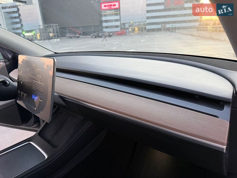 Позашляховик / Кросовер Tesla Model Y 2022 в Києві фото 13 Позашляховик / Кросовер Tesla Model Y 2022 в Києві
