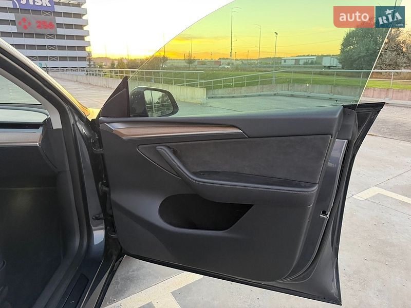 Позашляховик / Кросовер Tesla Model Y 2022 в Києві фото 15 Позашляховик / Кросовер Tesla Model Y 2022 в Києві