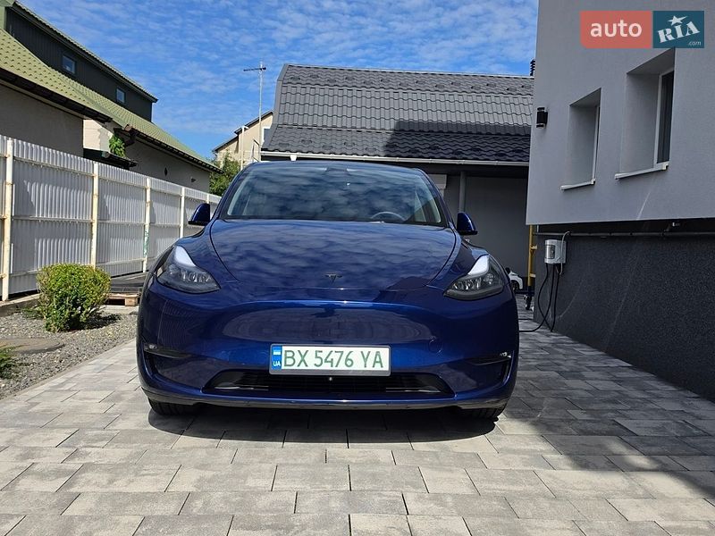 Tesla Model Y 2024